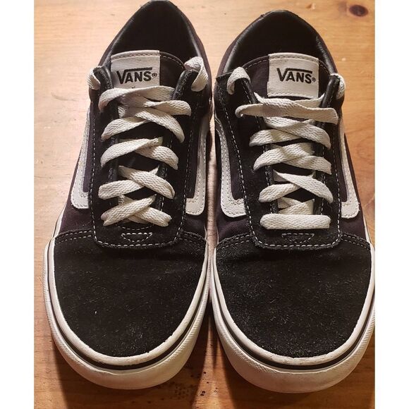 VANS CLASSIC SUEDE LOW BLACK & WHITE  YOUTH 5 UNISEX - Picture 1 of 12